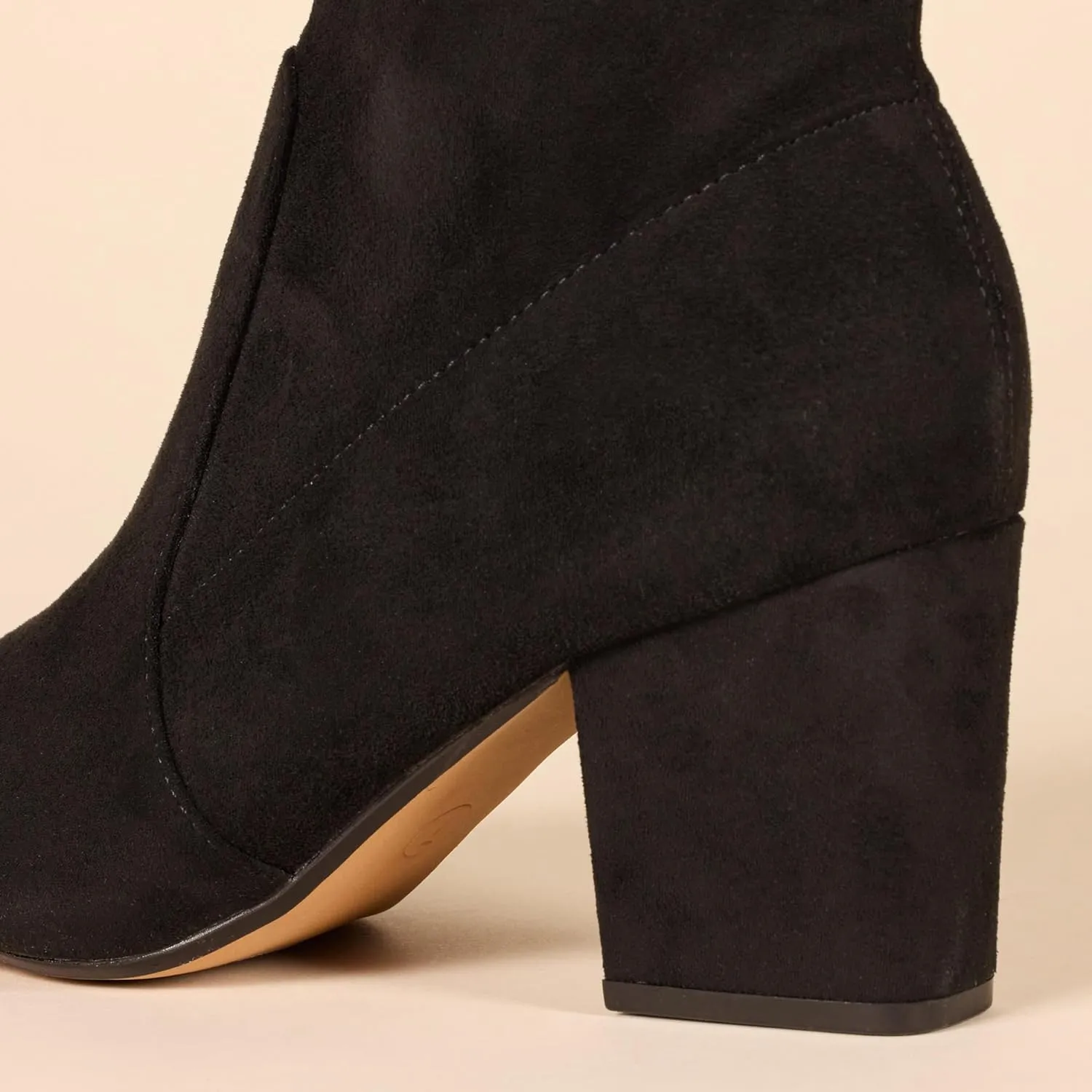 Amazon Essentials Women's Fitted Stretch Heel Boot