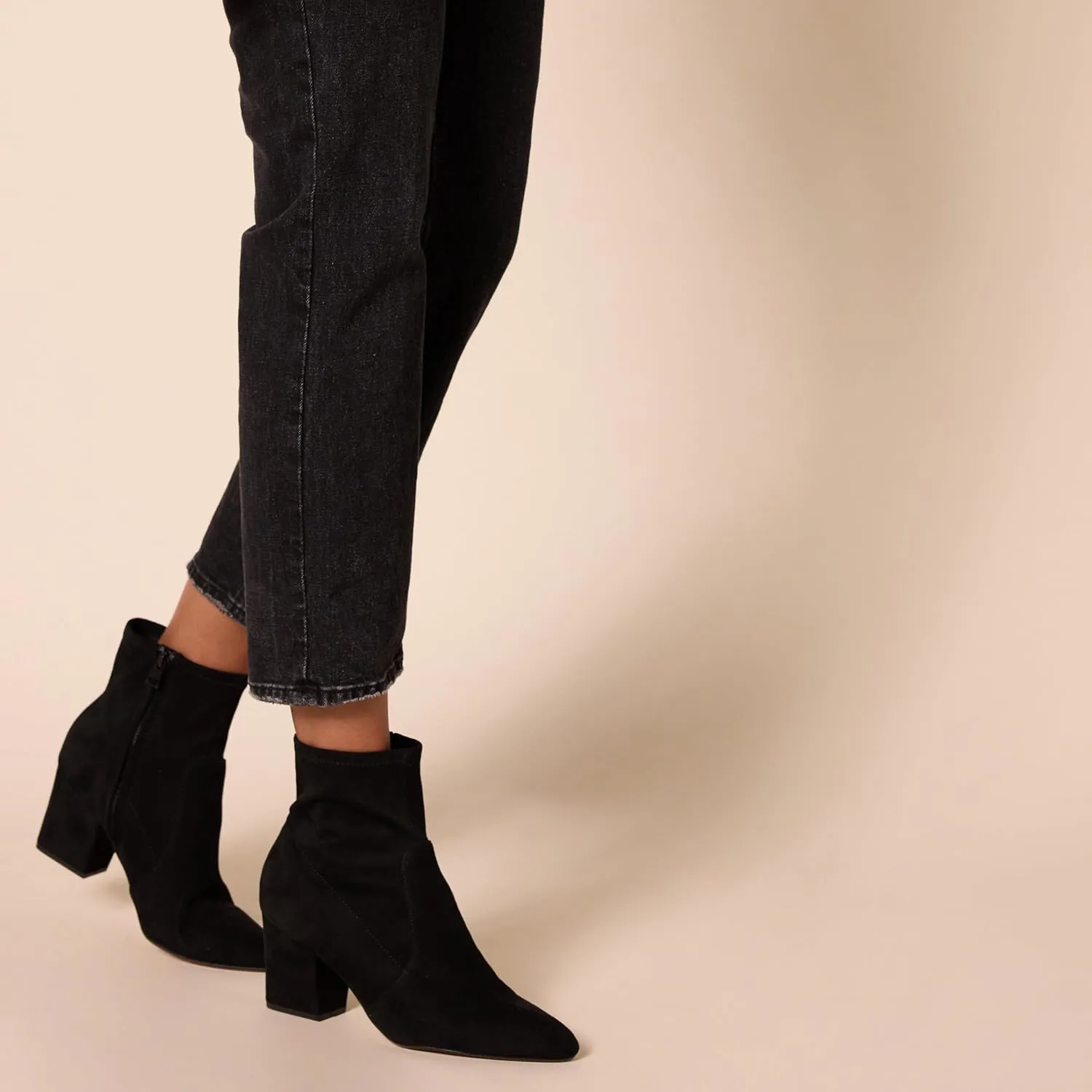 Amazon Essentials Women's Fitted Stretch Heel Boot