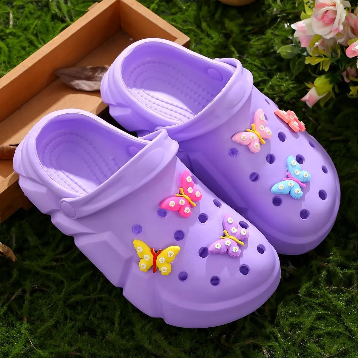 Cute Butterfly-Themed Lightweight Girls' Clogs, Platform Soft Sole Closed Toe EVA Home Garden Clog Shoes, Two-Way Wear Breathable Beach Clogs, Trendy Non-Slip Slip-On Sandals for Outdoor Indoor