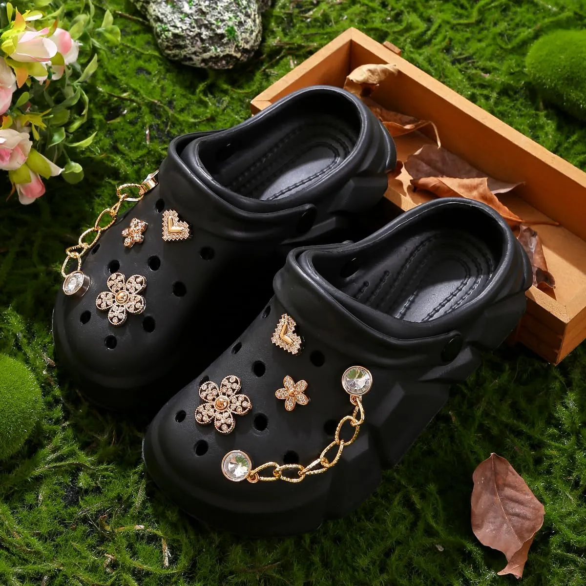 Cute Butterfly-Themed Lightweight Girls' Clogs, Platform Soft Sole Closed Toe EVA Home Garden Clog Shoes, Two-Way Wear Breathable Beach Clogs, Trendy Non-Slip Slip-On Sandals for Outdoor Indoor