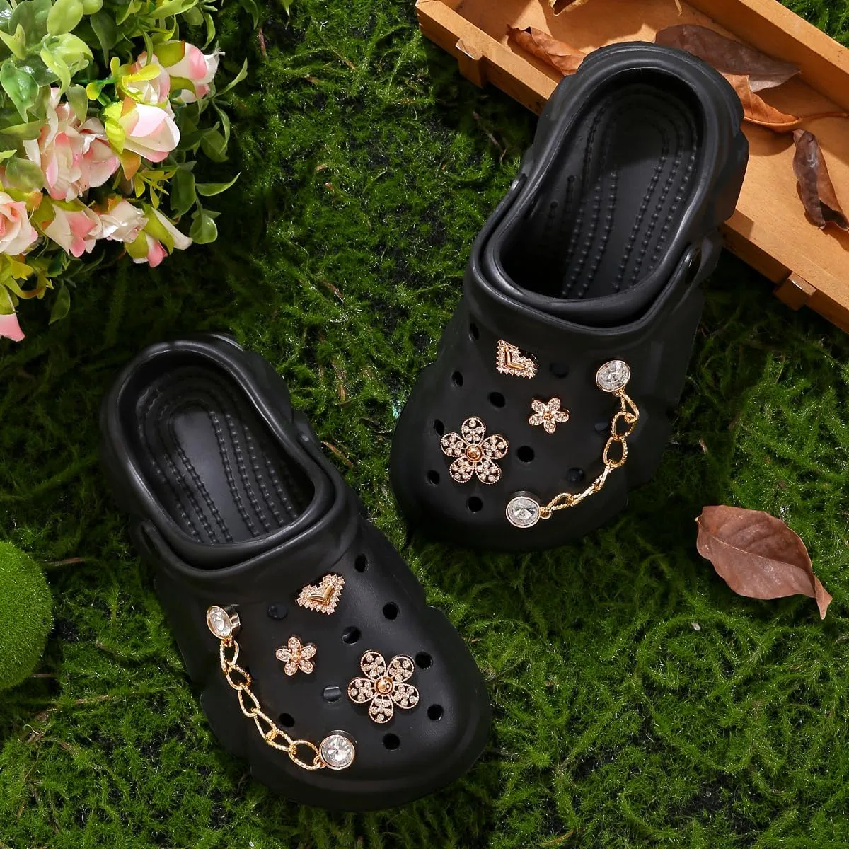 Cute Butterfly-Themed Lightweight Girls' Clogs, Platform Soft Sole Closed Toe EVA Home Garden Clog Shoes, Two-Way Wear Breathable Beach Clogs, Trendy Non-Slip Slip-On Sandals for Outdoor Indoor
