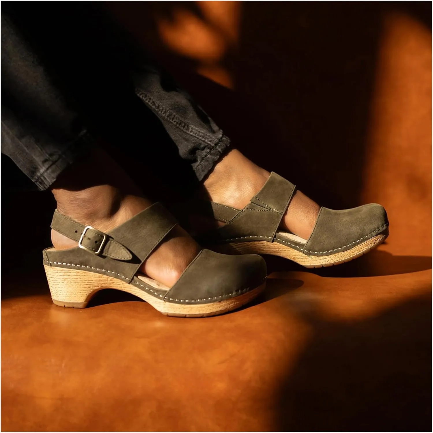 Dansko Lucia Closed-Toe Sandals for Women - Linings from Recycled Materials and Leather for Breathability- Lightweight Rubber Outsole for Long-Lasting Wear