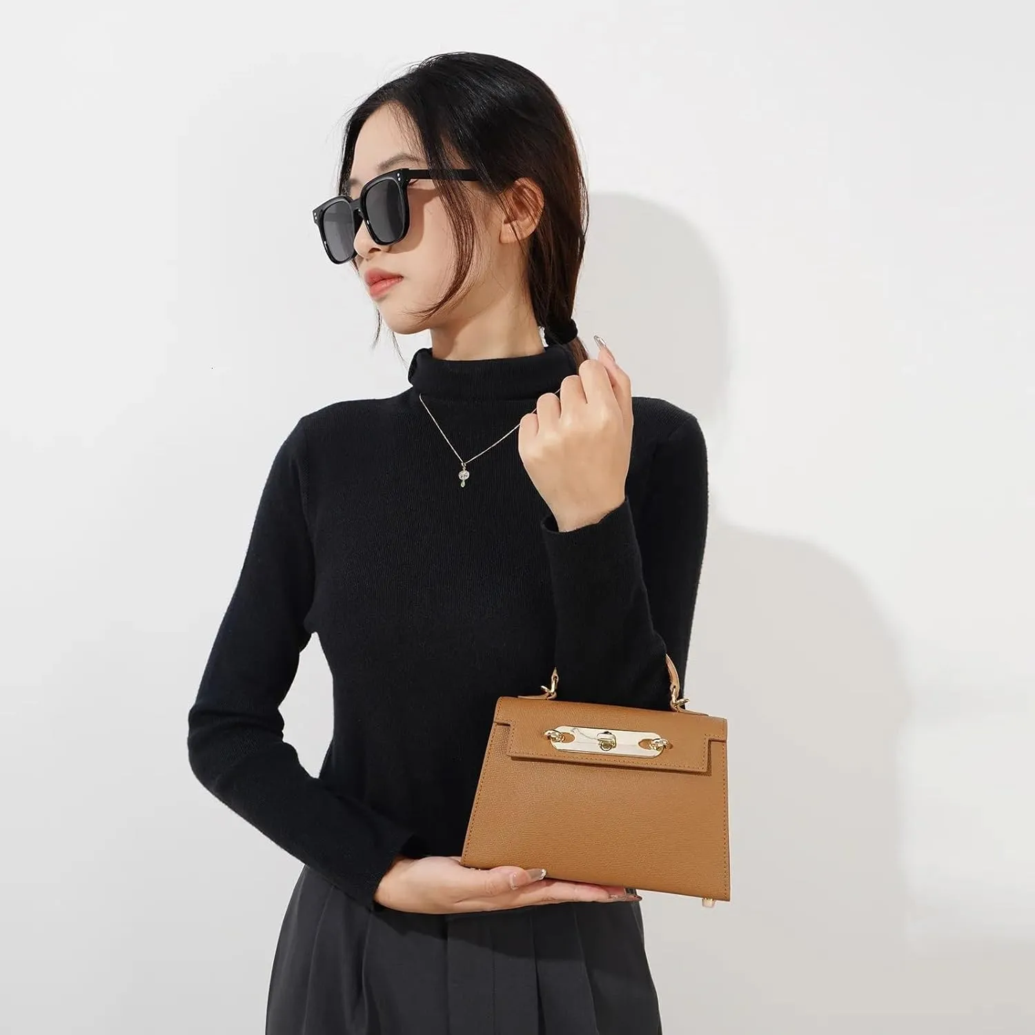 Designer Totes Versatile Cowhide Letter Chain Flip Small Square Commuter Mini Bag Handbag for Women Totes Bags