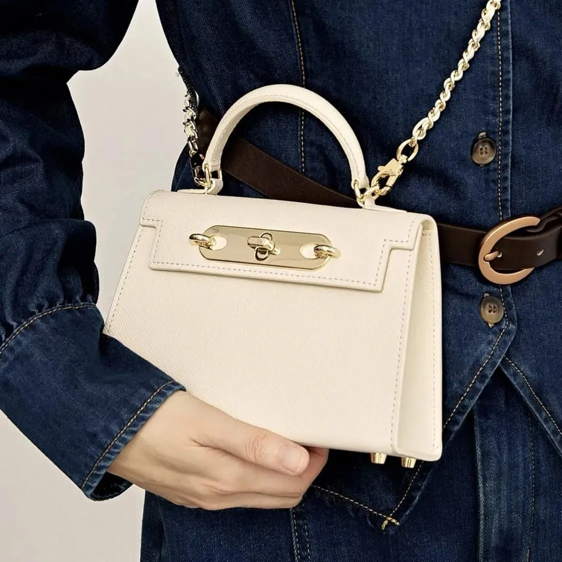 Designer Totes Versatile Cowhide Letter Chain Flip Small Square Commuter Mini Bag Handbag for Women Totes Bags