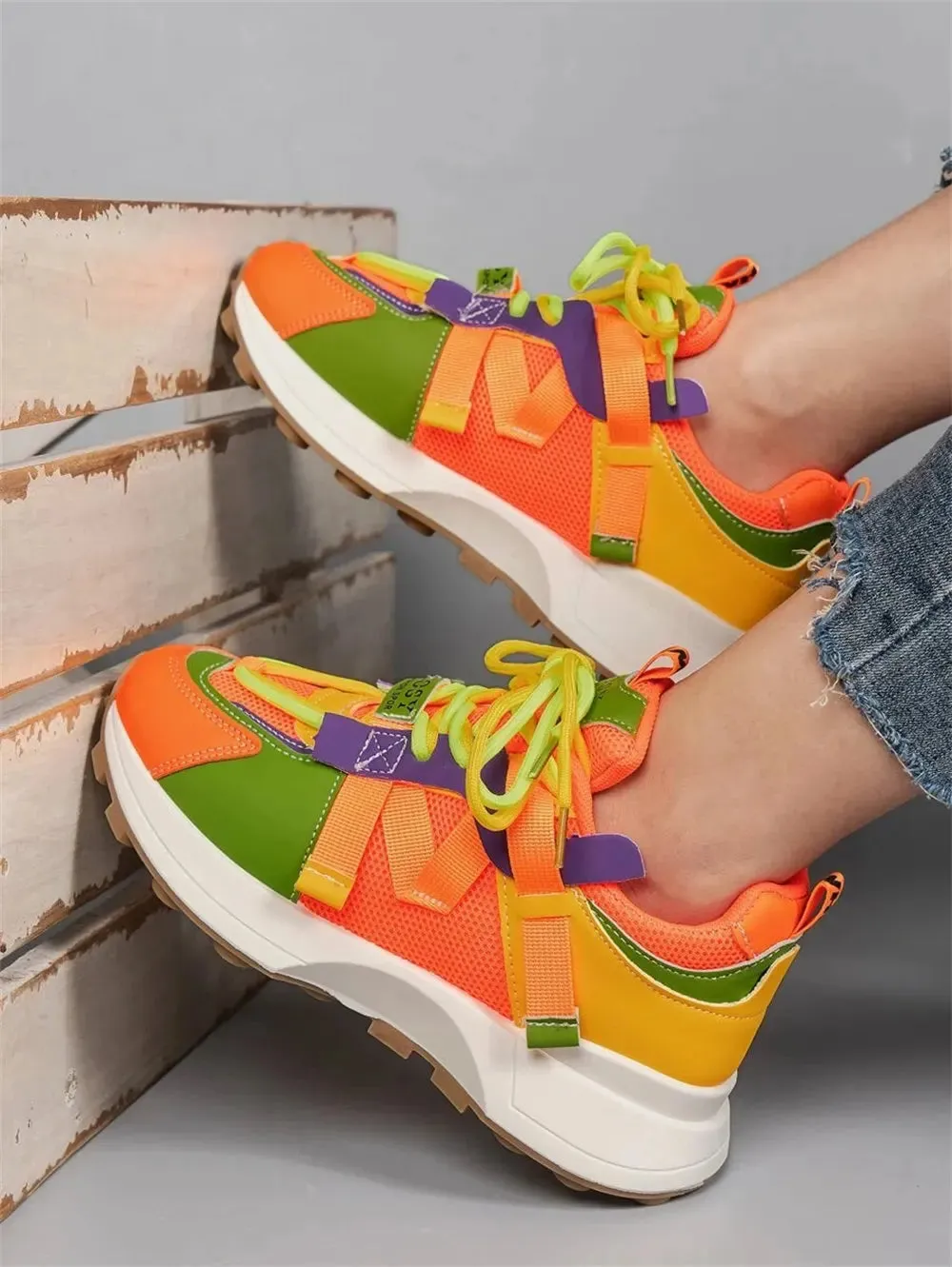 Elegant platform sneakers