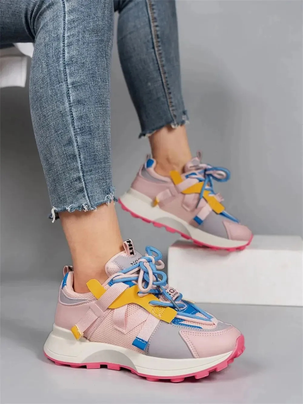 Elegant platform sneakers