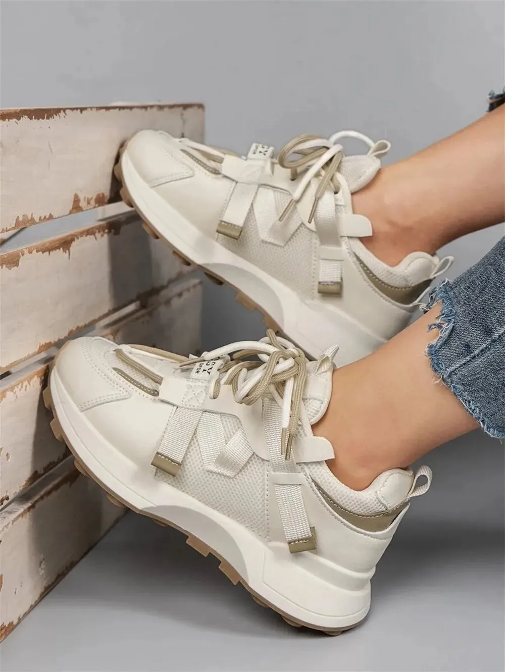 Elegant platform sneakers