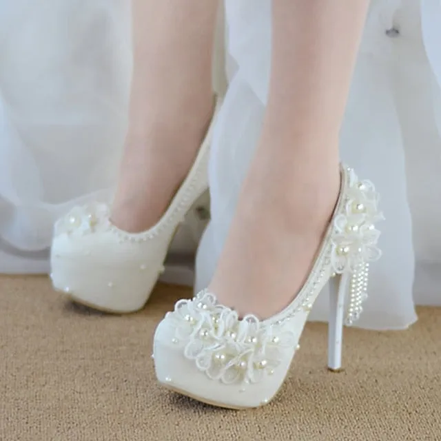 Elegant Vintage Pointed-Toe Wedding Pumps with Pearl Lace and Tassel Accents
