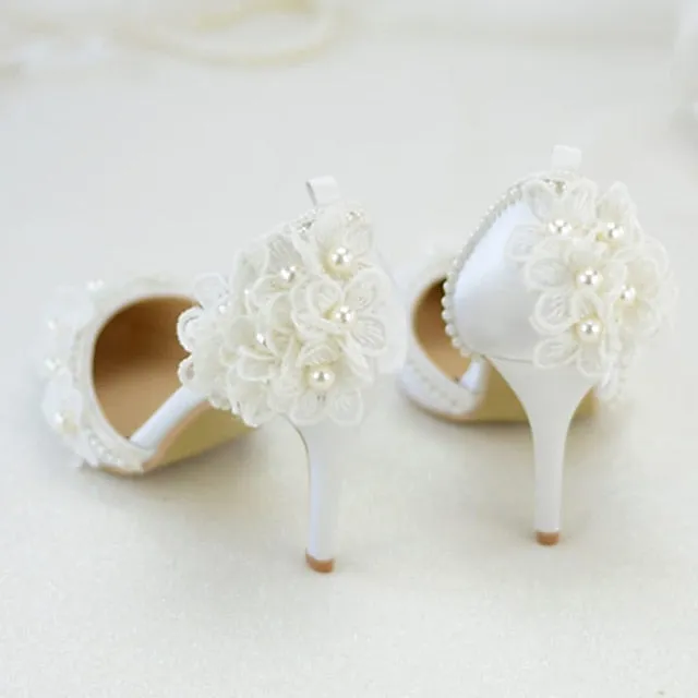 Elegant Vintage Pointed-Toe Wedding Pumps with Pearl Lace and Tassel Accents