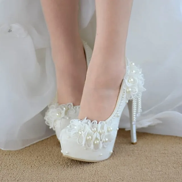Elegant Vintage Pointed-Toe Wedding Pumps with Pearl Lace and Tassel Accents