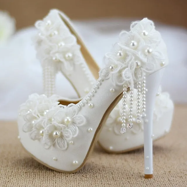Elegant Vintage Pointed-Toe Wedding Pumps with Pearl Lace and Tassel Accents