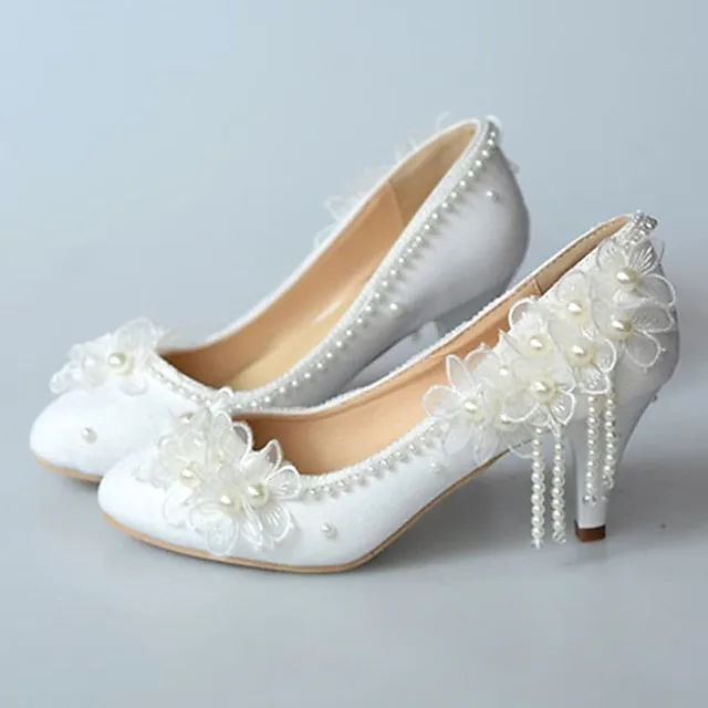 Elegant Vintage Pointed-Toe Wedding Pumps with Pearl Lace and Tassel Accents