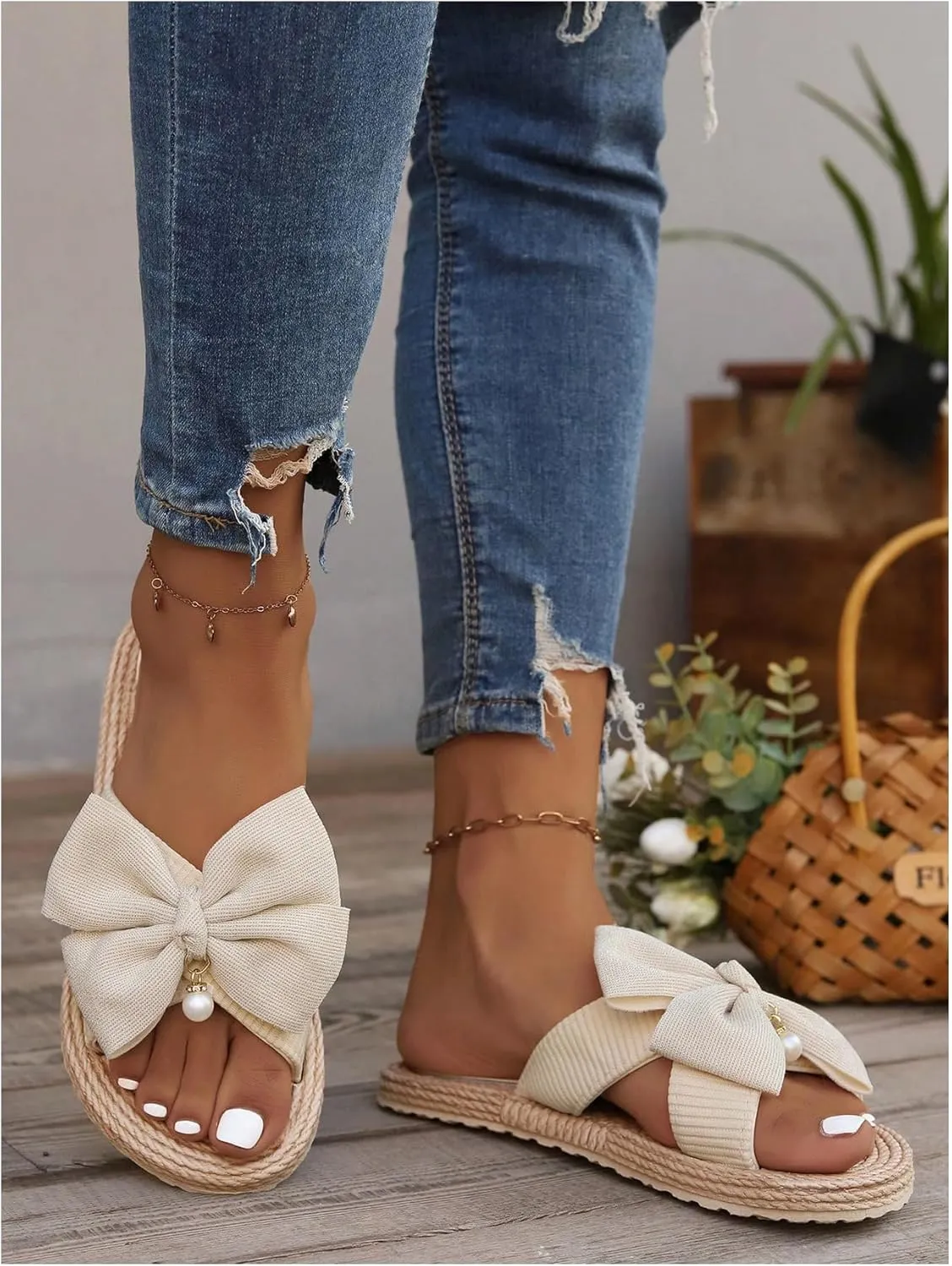 GORGLITTER Women's Bow Flat Sandals Dressy Pearls Open Toe Lightweight Vacation Slip On Slide Sandals
