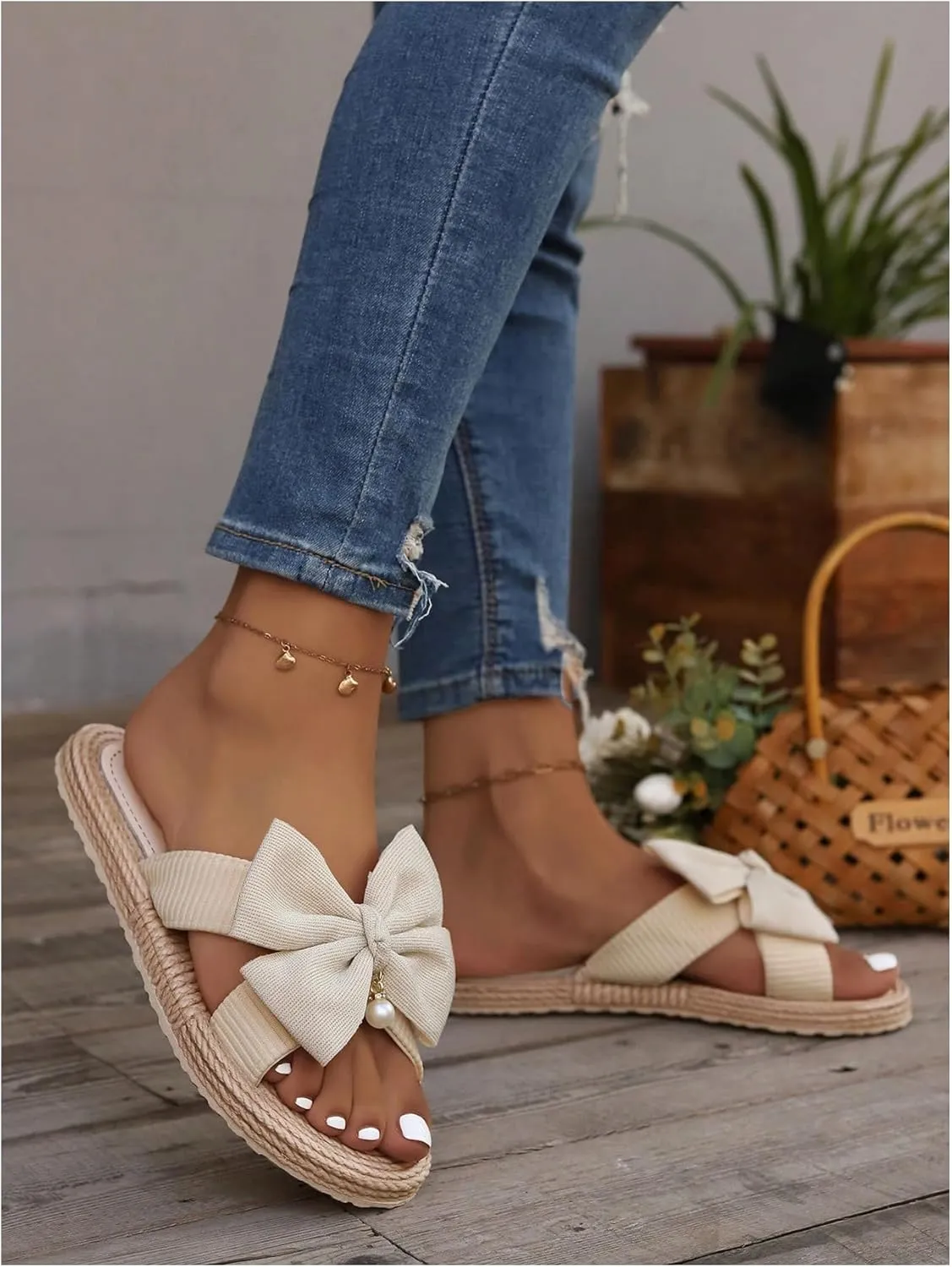 GORGLITTER Women's Bow Flat Sandals Dressy Pearls Open Toe Lightweight Vacation Slip On Slide Sandals