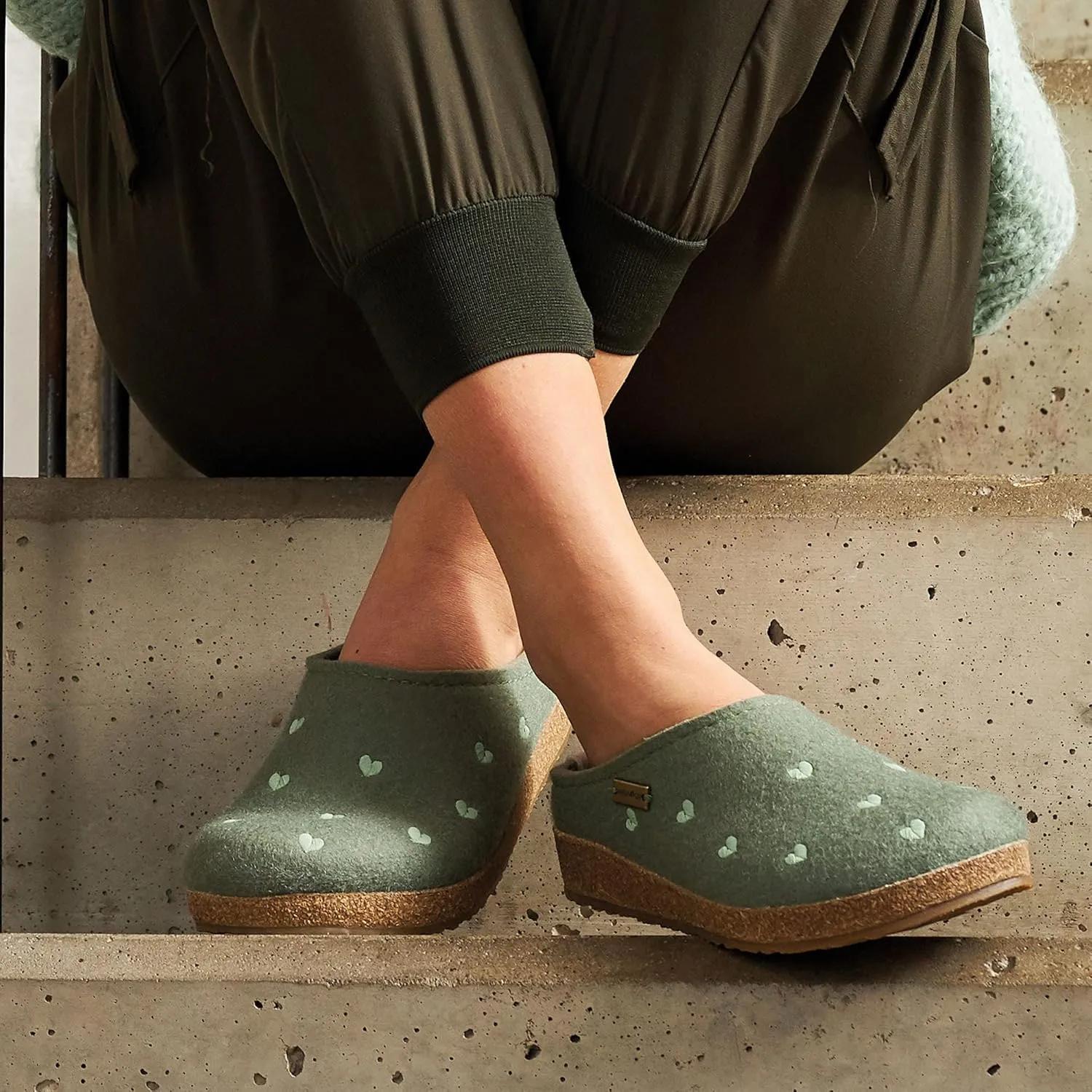 HAFLINGER Women's Clog Grizzly Cuoricino, Anthracite