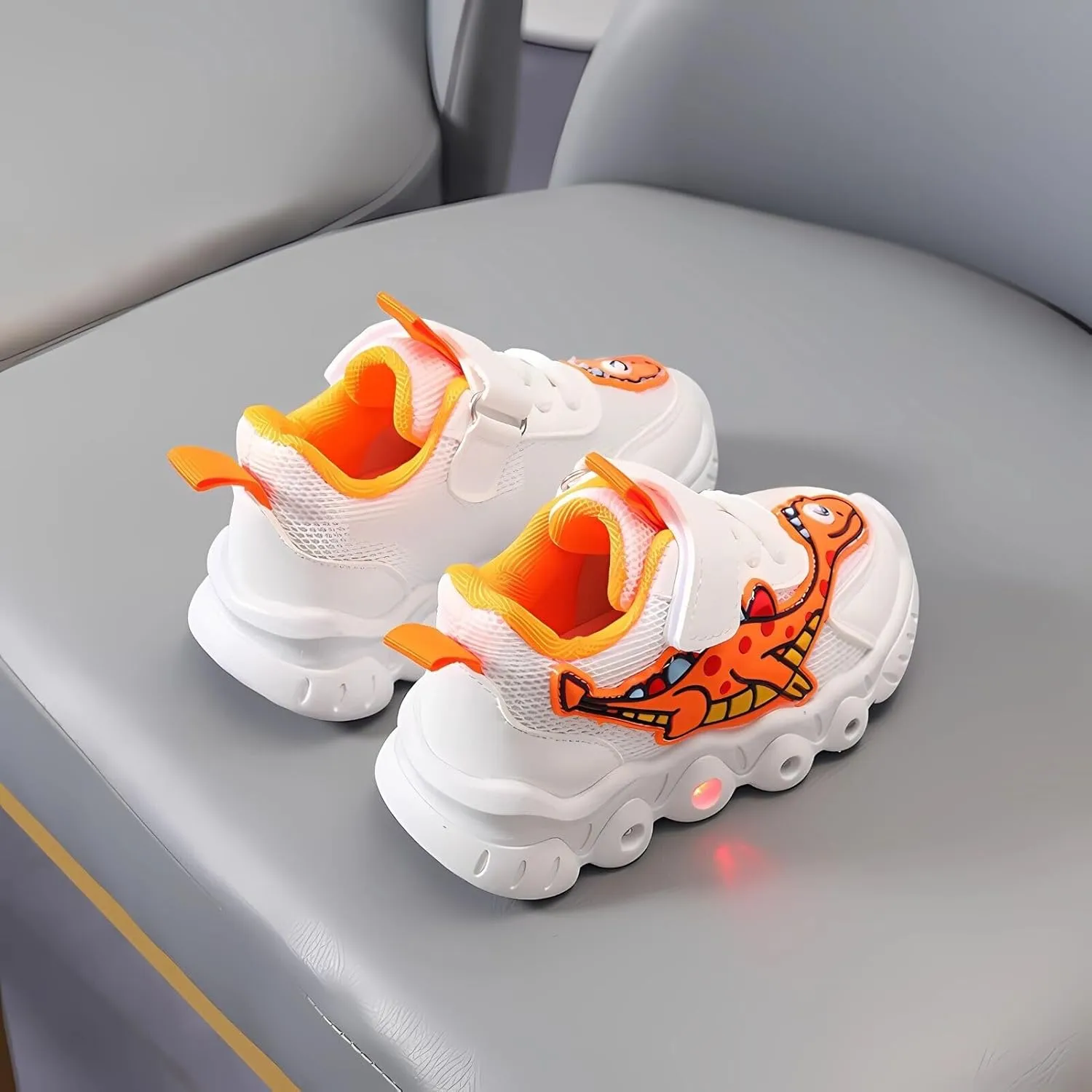 Kids LED Light Up Shoe Boys Girls Luminous Trainers Mesh Shoes Sports Casual Glow Fashion Flashing Athletic Sneaker Xmas