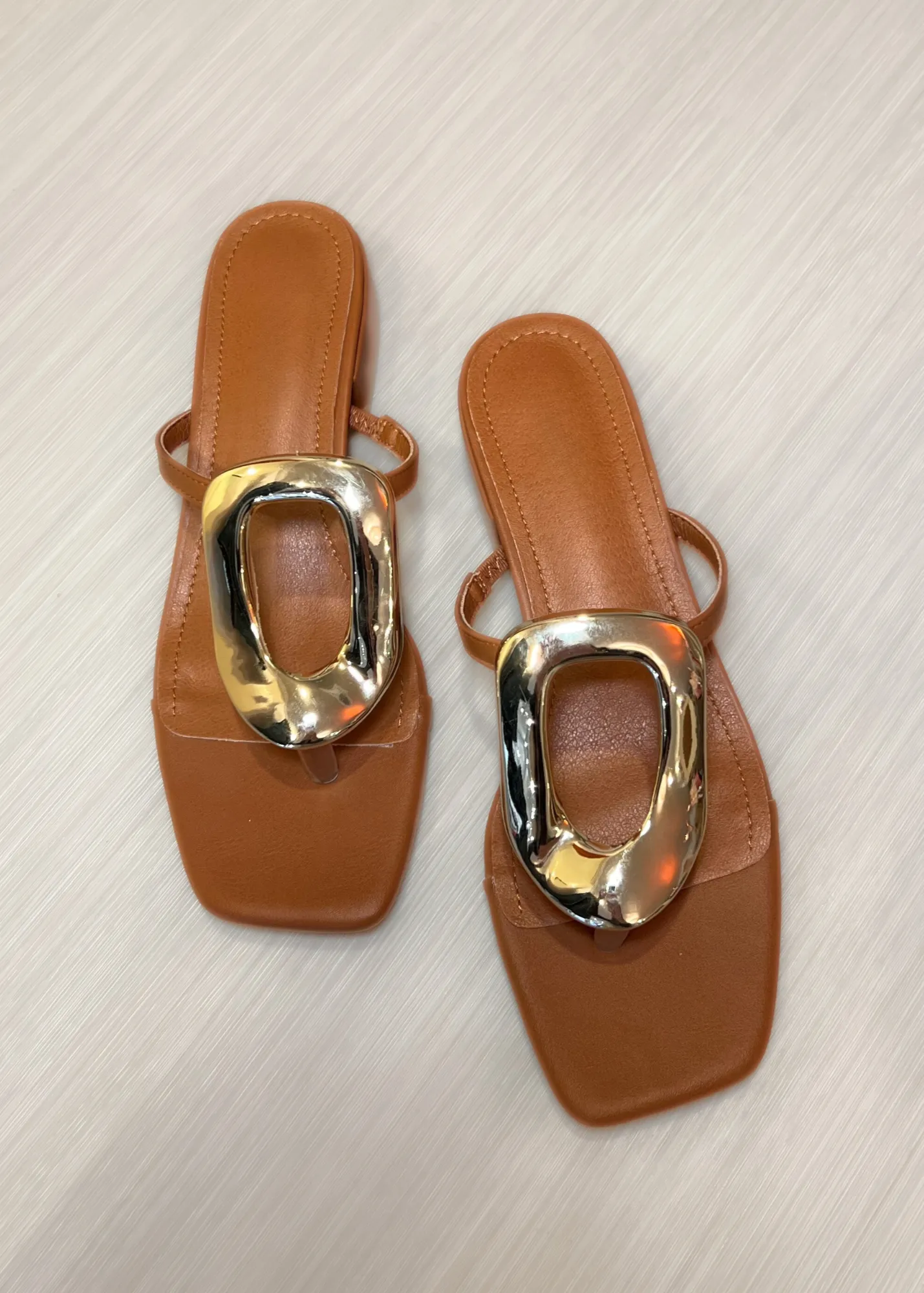 Laken Sandal