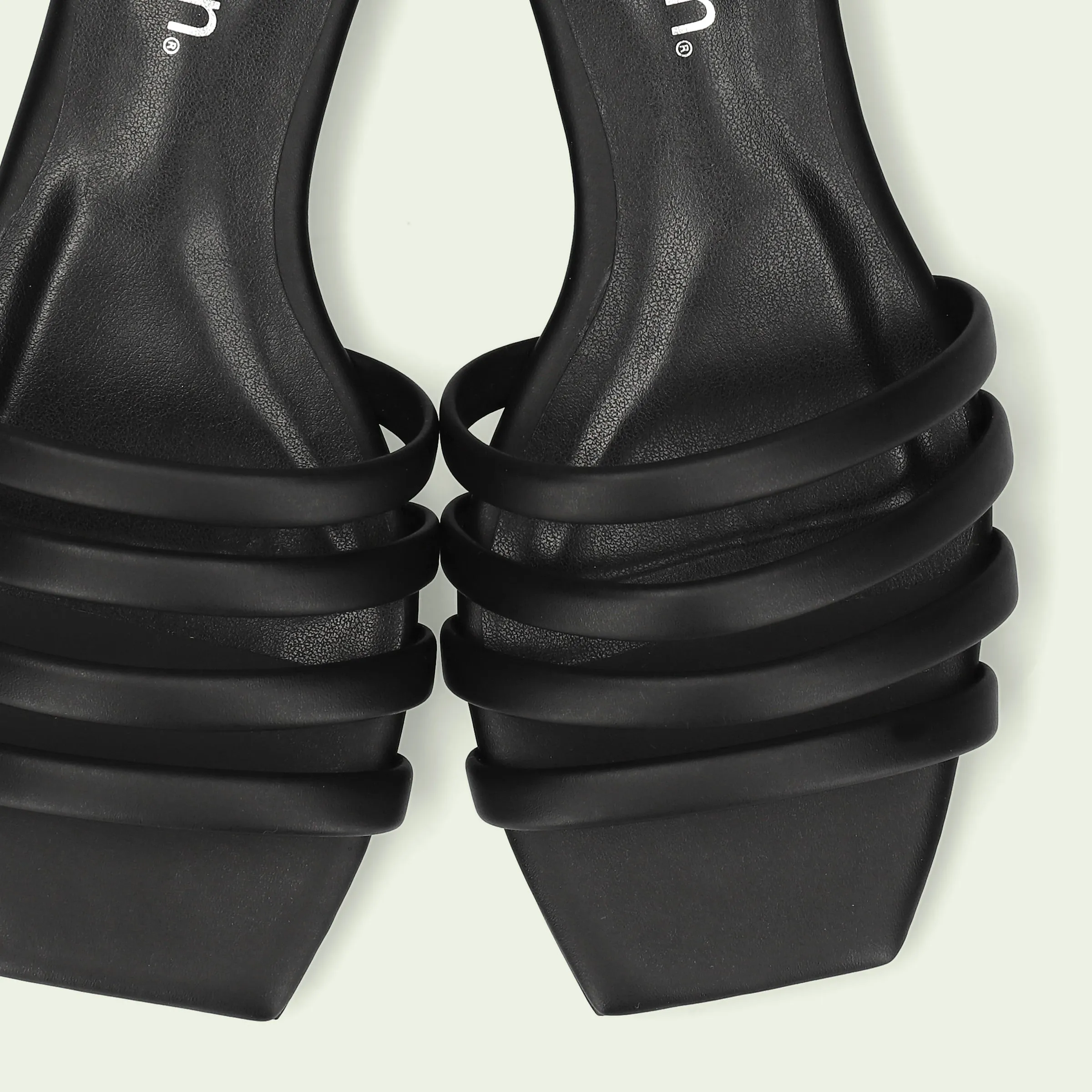 Limited special price 2,990 yen: Multiple strap flat mule (1238) black
