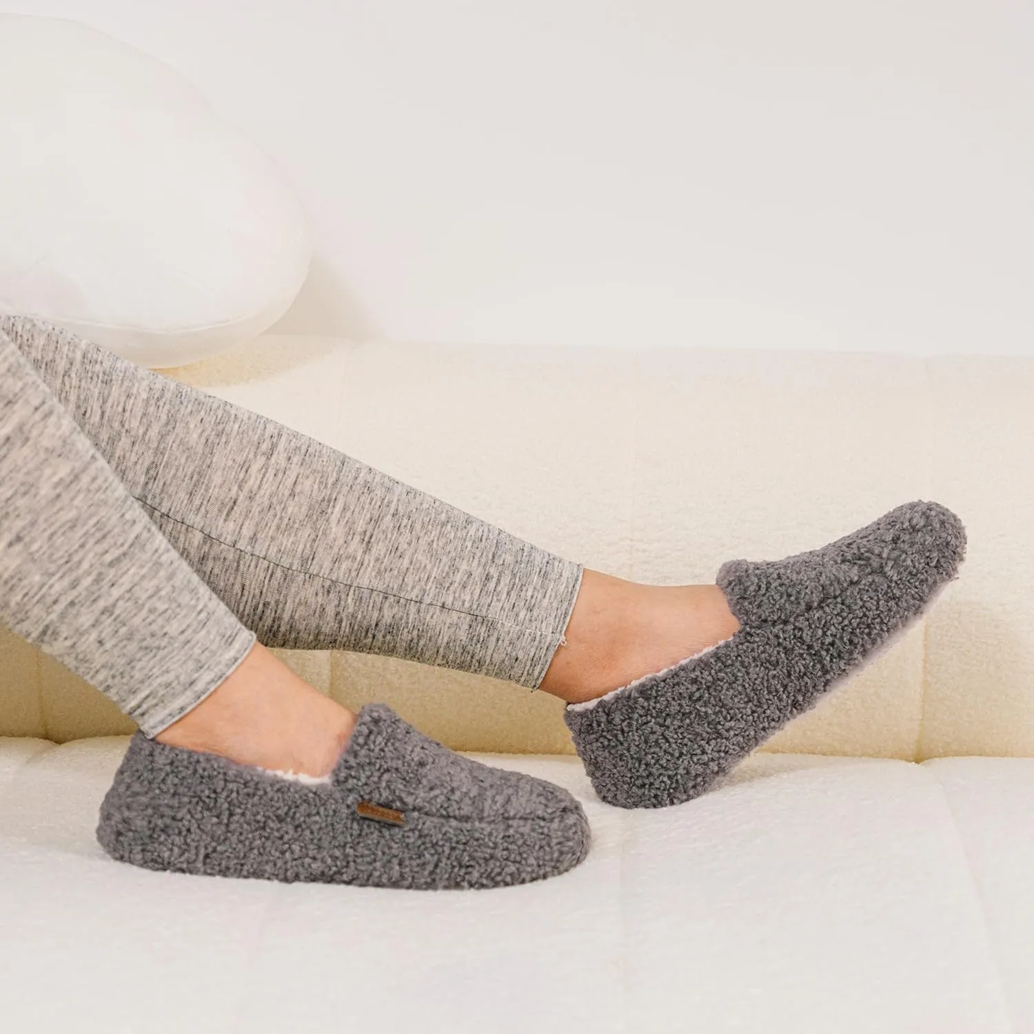 LongBay Women's Fuzzy Memory Foam Slippers Warm Cozy Shearling House Slippers for Ladies Supportive Slip on Indoor Home Shoes