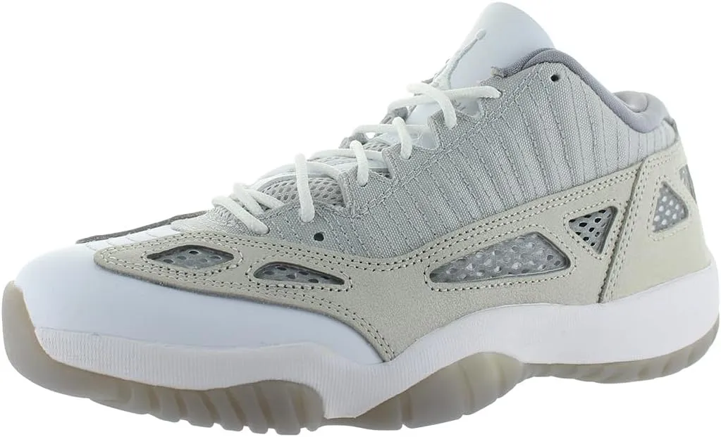 NIKE Men's Basket Basketball Shoe