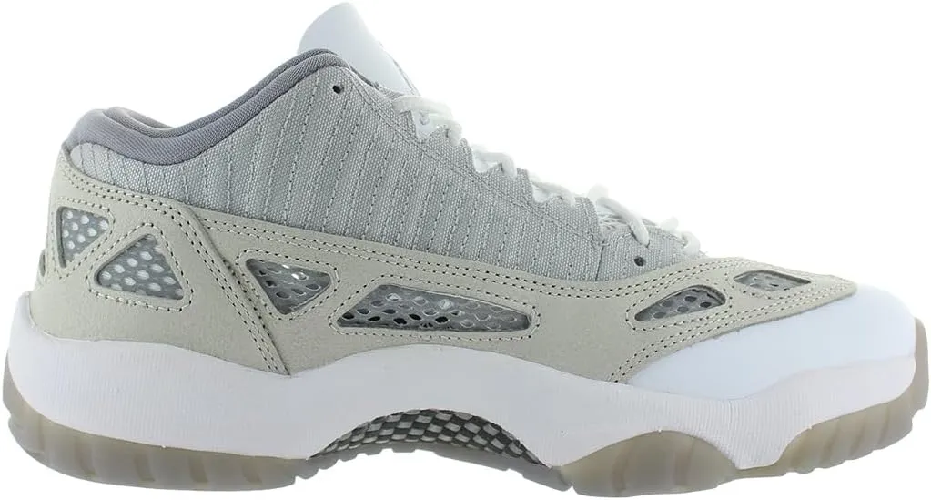 NIKE Men's Basket Basketball Shoe