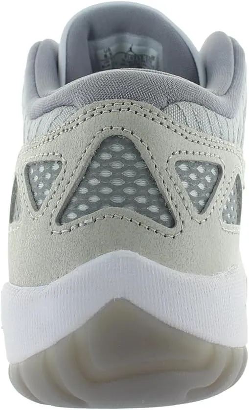 NIKE Men's Basket Basketball Shoe