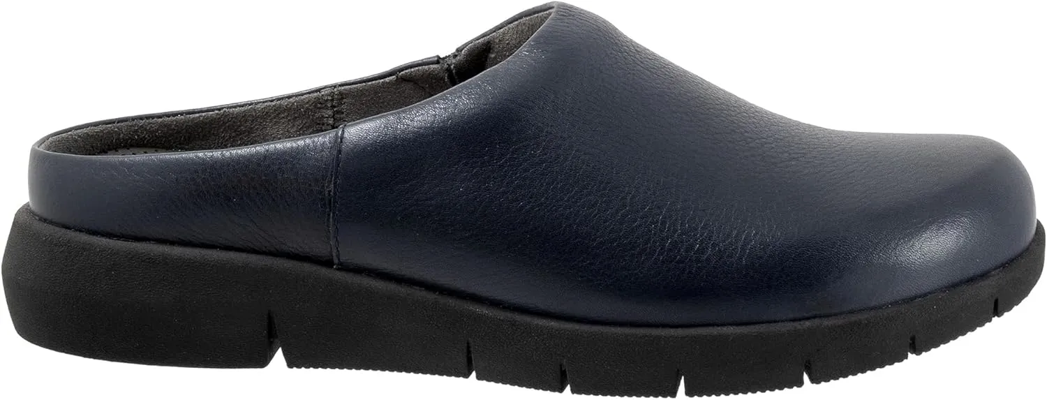 SoftWalk Women's Andria Clog