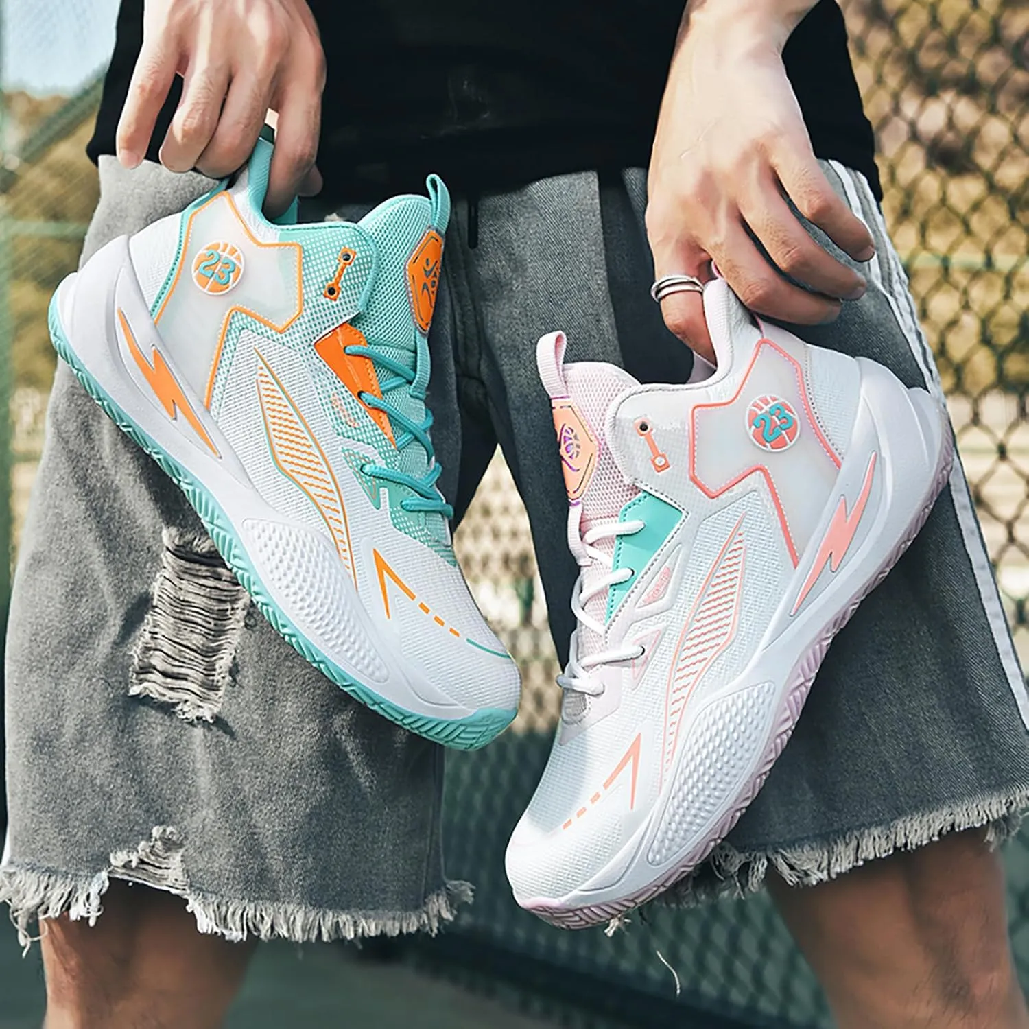 Women's Men's High-Top Basketball Shoes Breathable Anti-Slip and Wear-Resistant Soles Running Shoes Graffiti Design Fashionable Sports Shoes
