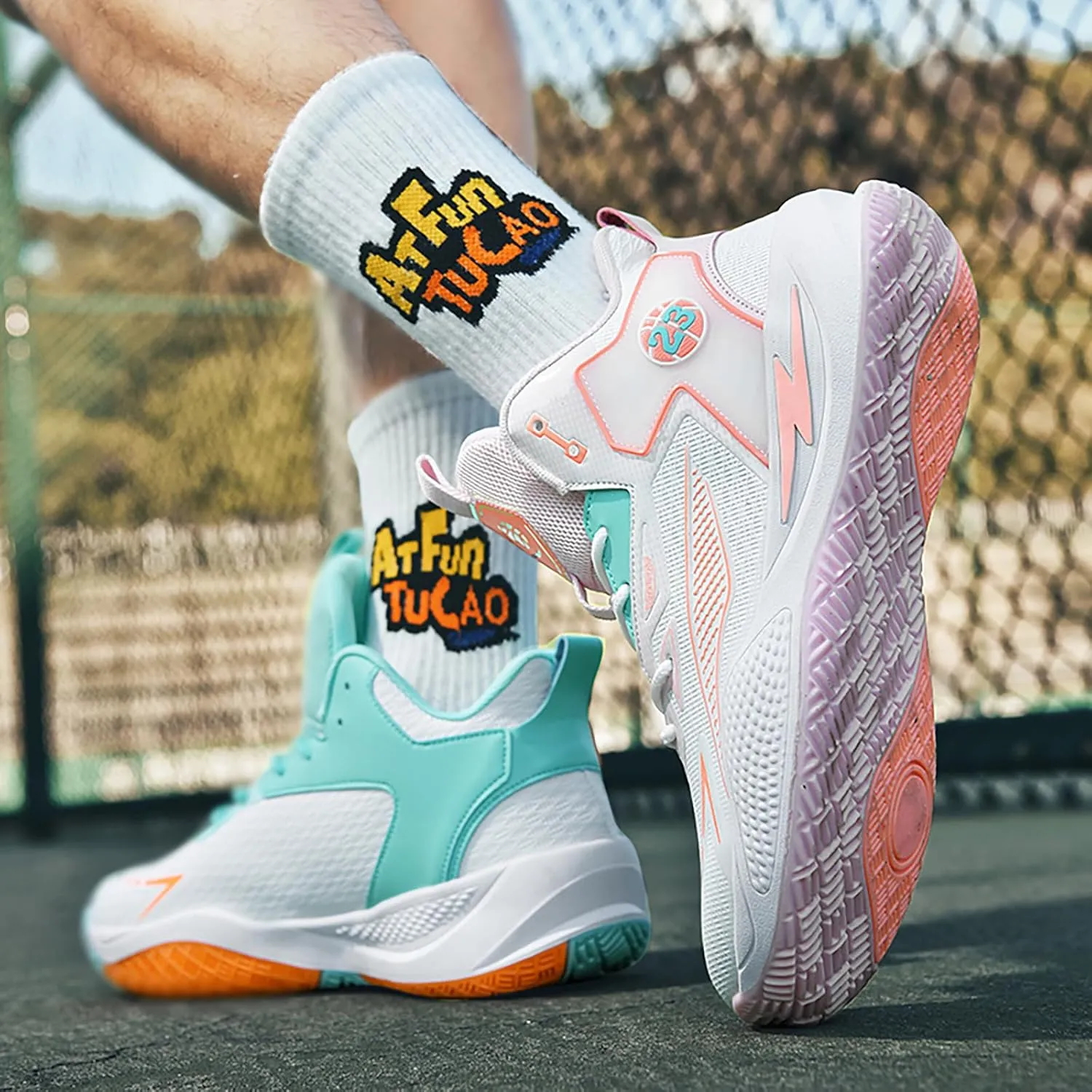 Women's Men's High-Top Basketball Shoes Breathable Anti-Slip and Wear-Resistant Soles Running Shoes Graffiti Design Fashionable Sports Shoes