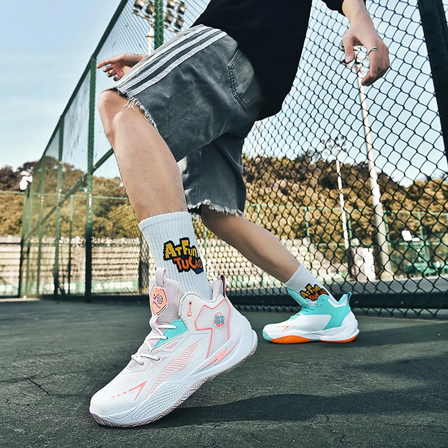 Women's Men's High-Top Basketball Shoes Breathable Anti-Slip and Wear-Resistant Soles Running Shoes Graffiti Design Fashionable Sports Shoes